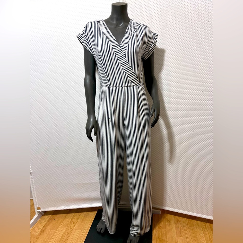 Monteau Los Angeles white/navy jumpsuit women’s size medium